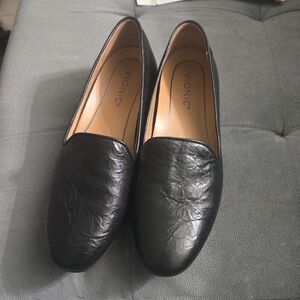 Vionic Women's Textured Black Flats